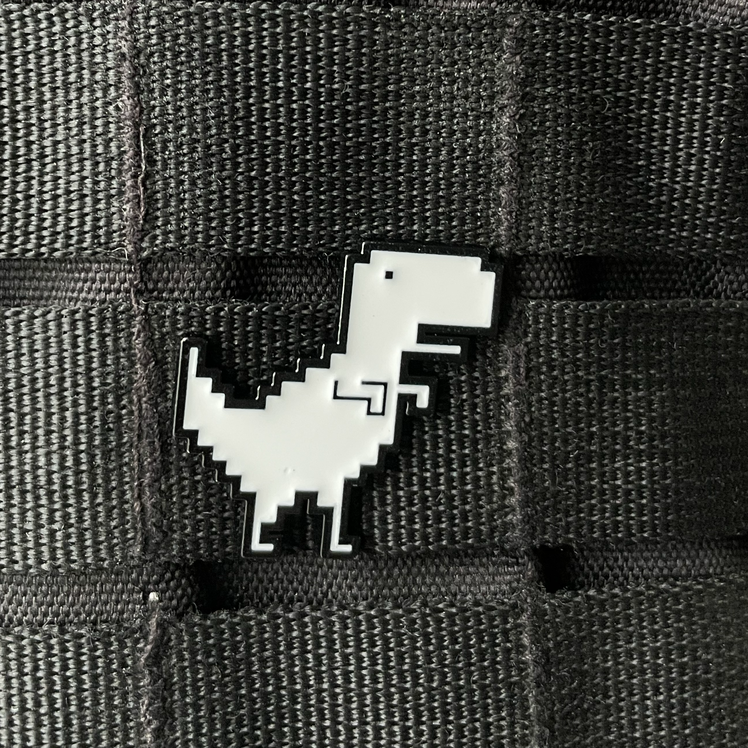 Metalinis pin ženklelis "T-rex"