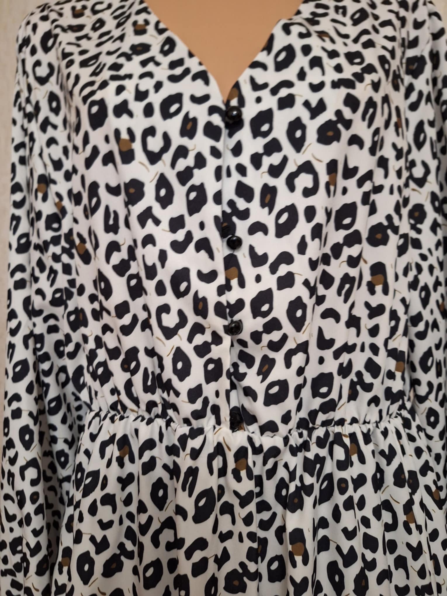 Ilga leopardo rašto suknelė