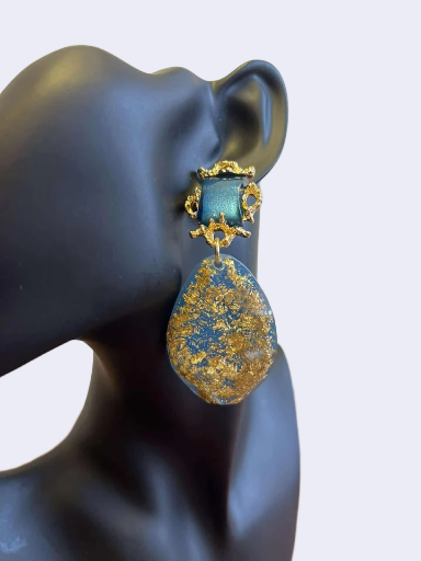 Auksiniai auskarai su mėlynu akcentu