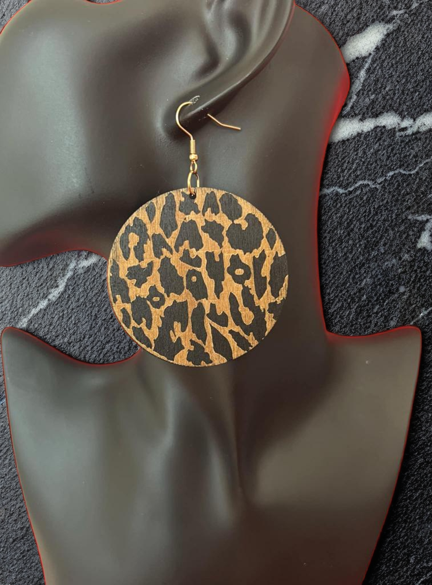 Leopardinis auskaras