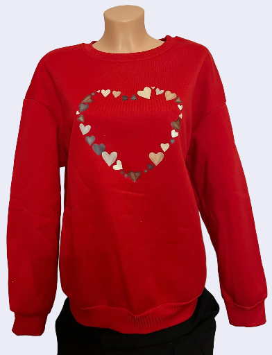 Raudonas megztinis su širdelėmis