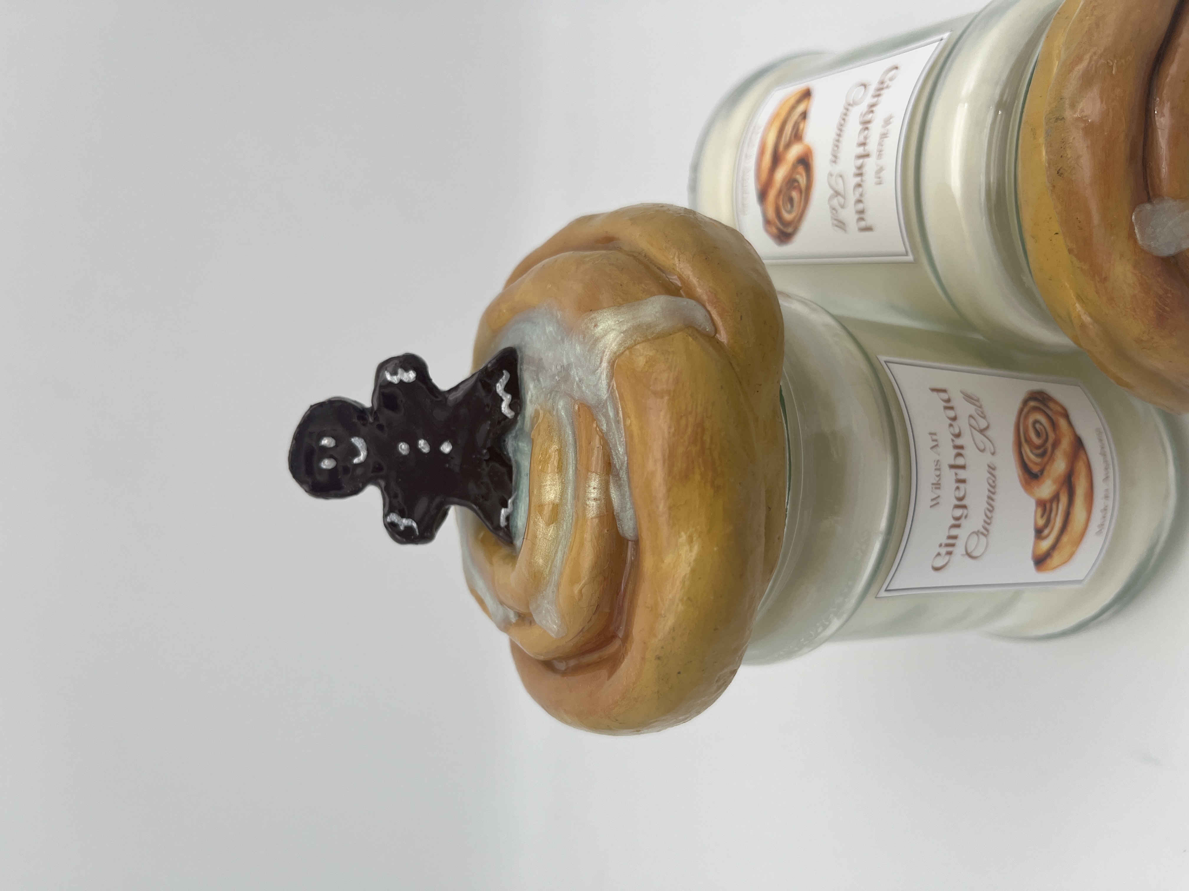 𝐺𝑖𝑛𝑔𝑒𝑟𝑏𝑟𝑒𝑎𝑑 𝐶𝑖𝑛𝑎𝑚𝑜𝑛 𝑅𝑜𝑙𝑙