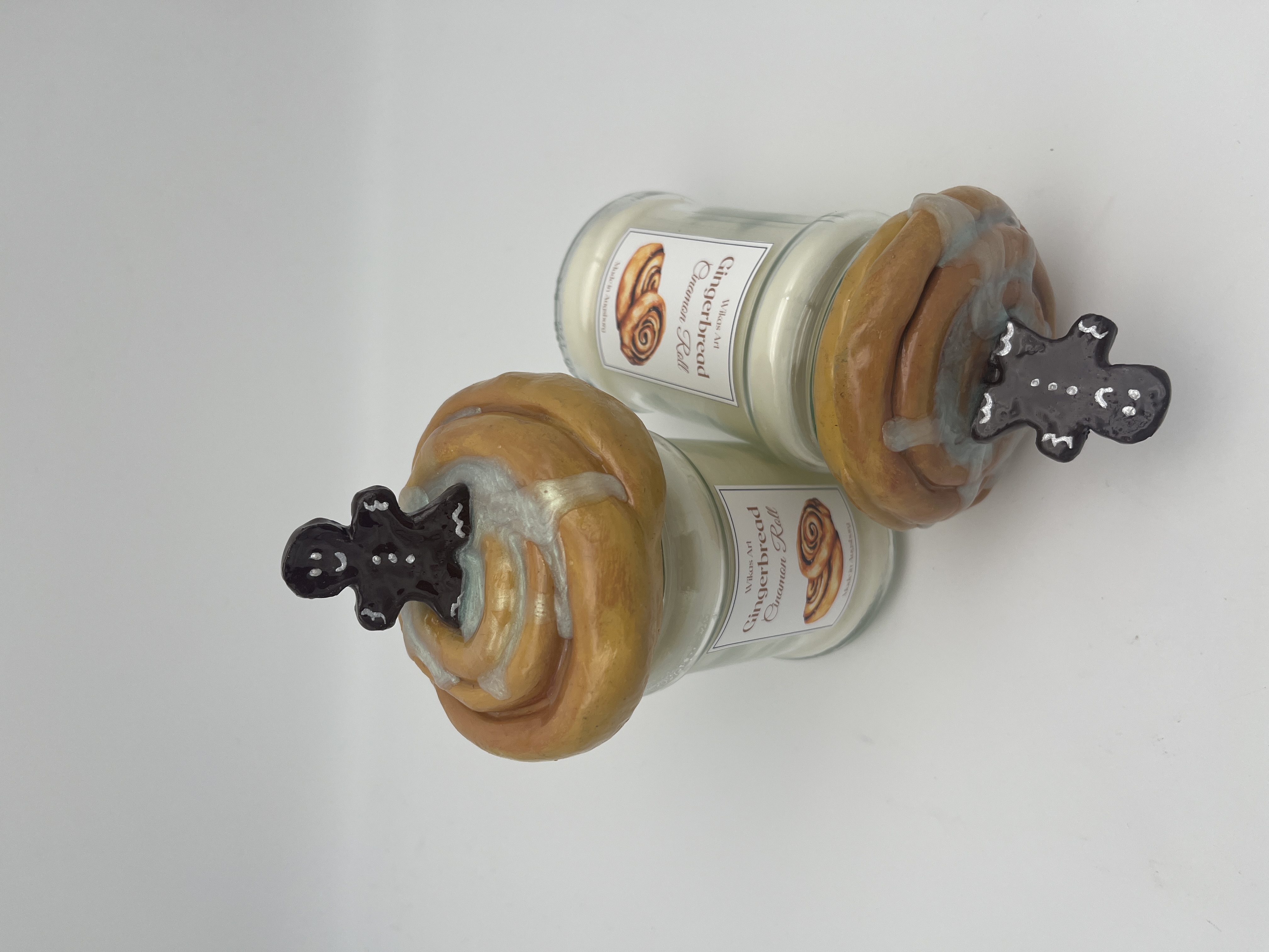 𝐺𝑖𝑛𝑔𝑒𝑟𝑏𝑟𝑒𝑎𝑑 𝐶𝑖𝑛𝑎𝑚𝑜𝑛 𝑅𝑜𝑙𝑙