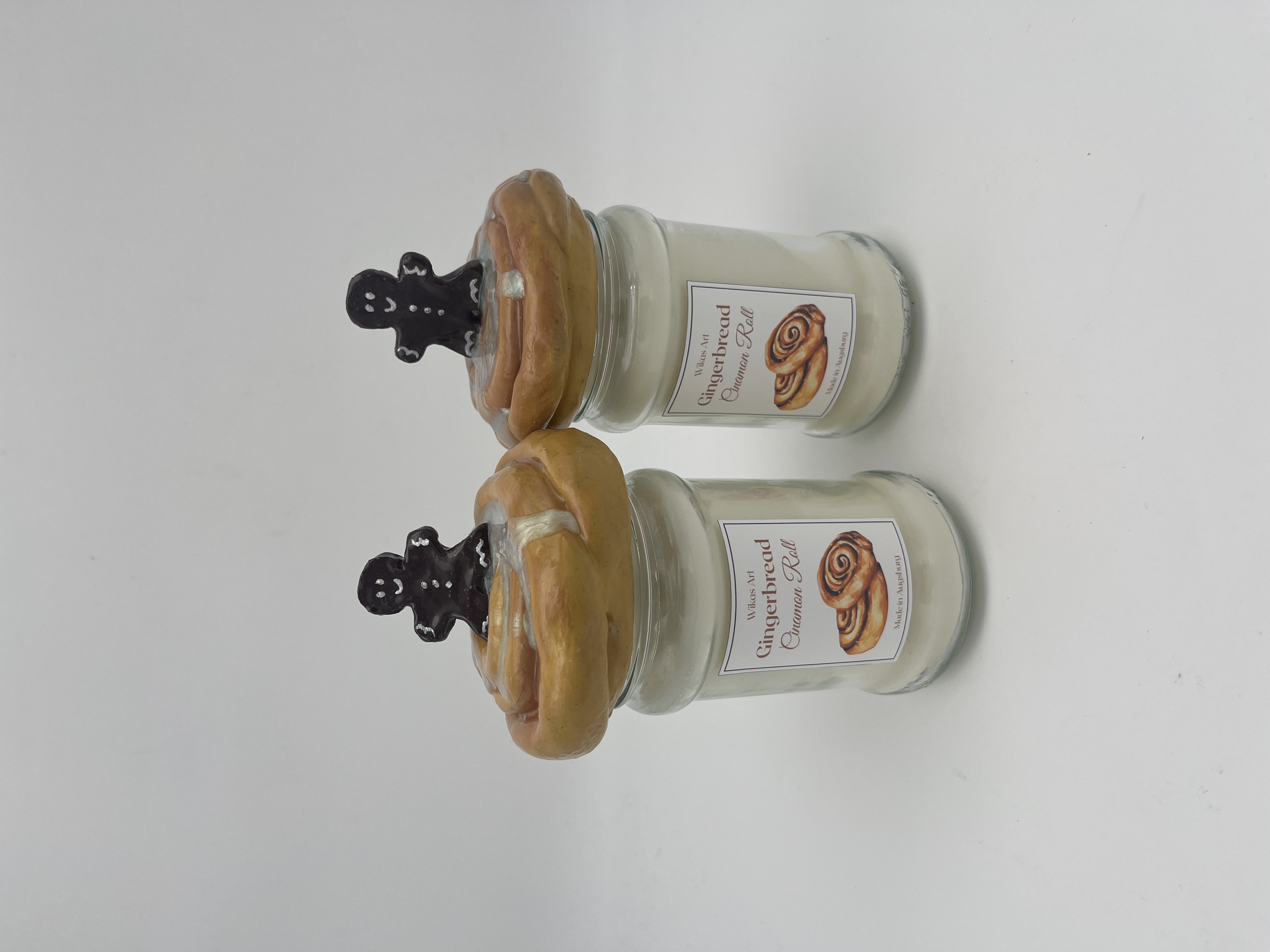 𝐺𝑖𝑛𝑔𝑒𝑟𝑏𝑟𝑒𝑎𝑑 𝐶𝑖𝑛𝑎𝑚𝑜𝑛 𝑅𝑜𝑙𝑙