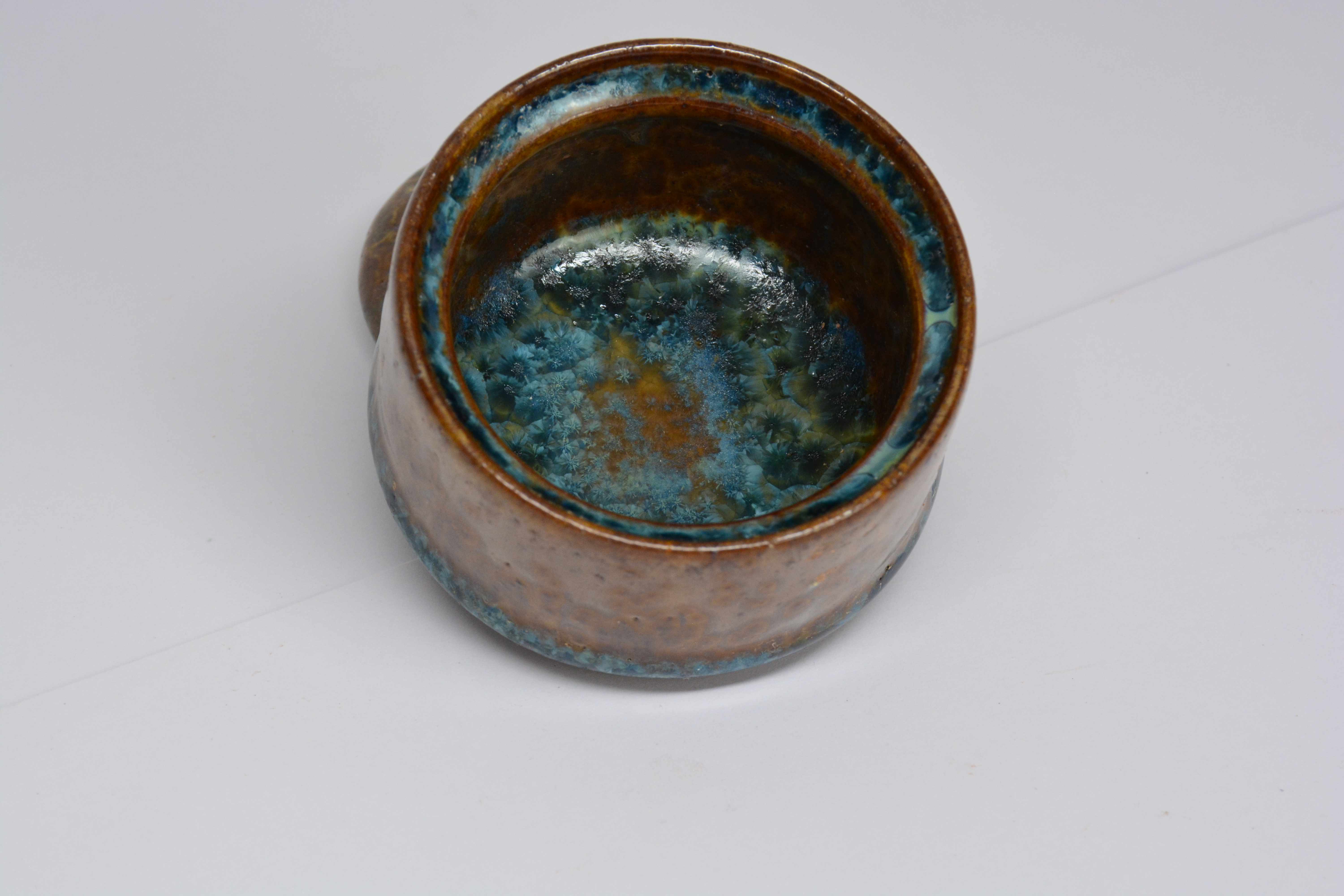 Crystalline vessel with gallery + lid