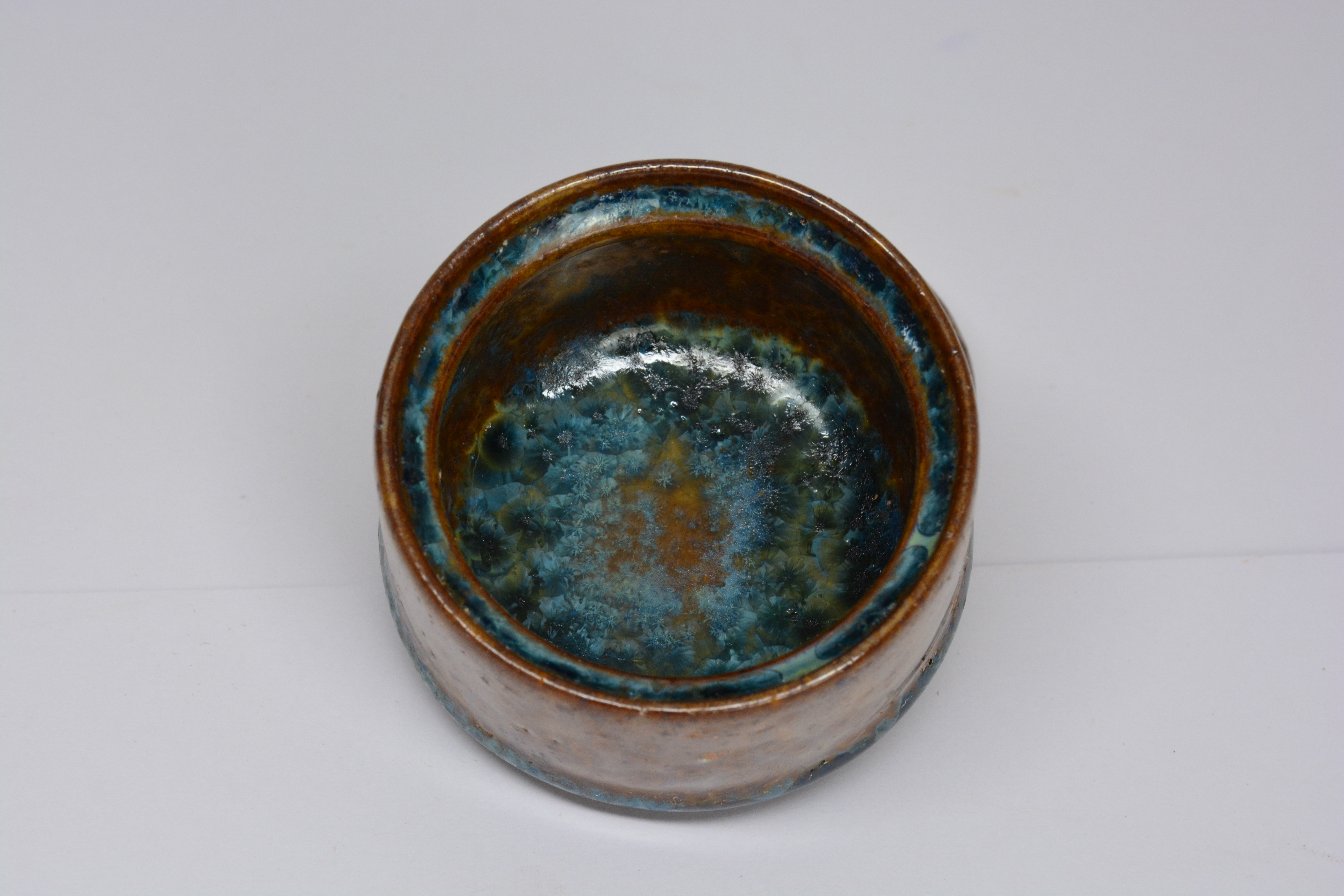Crystalline vessel with gallery + lid