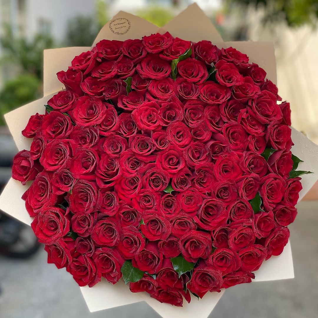Love Forever – 101 Red Roses