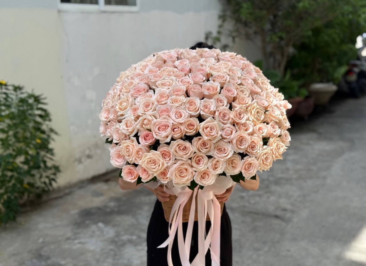 201 Roses in Basket (030)