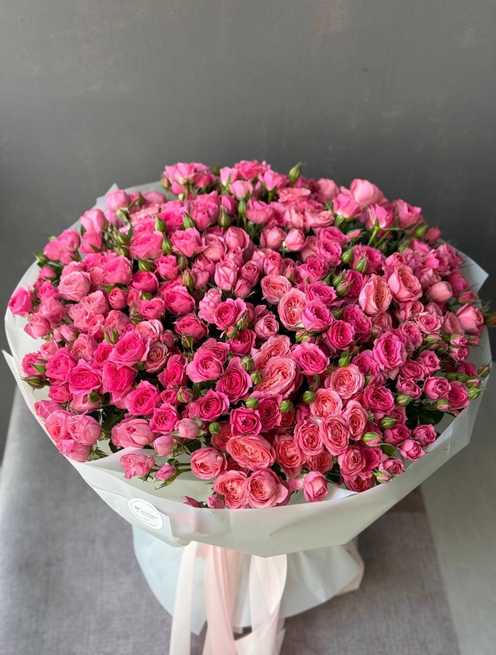 Mono Bouquet of Bush Roses (024)