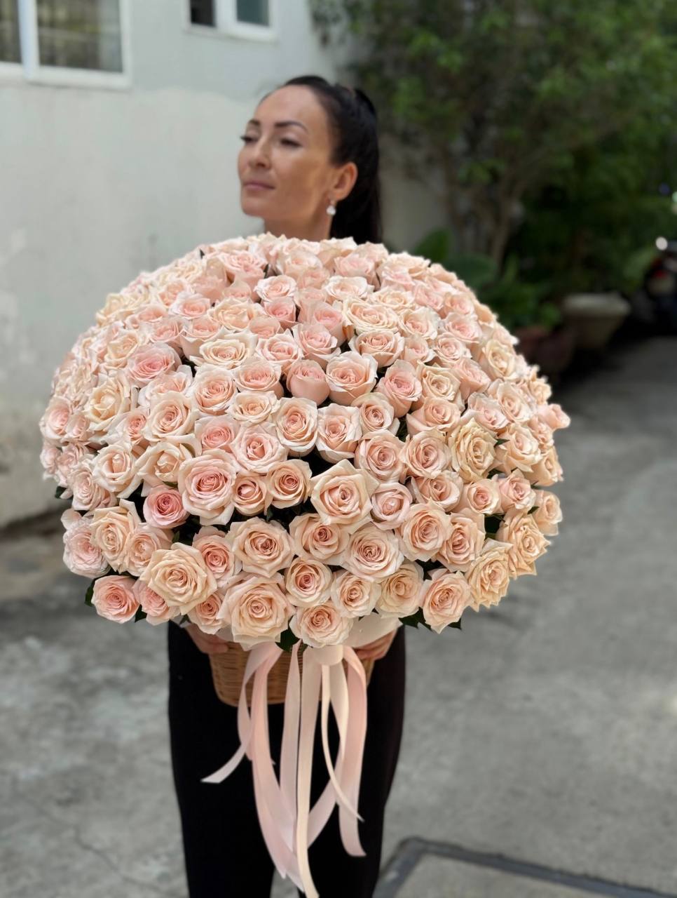 201 Roses in Basket (030)