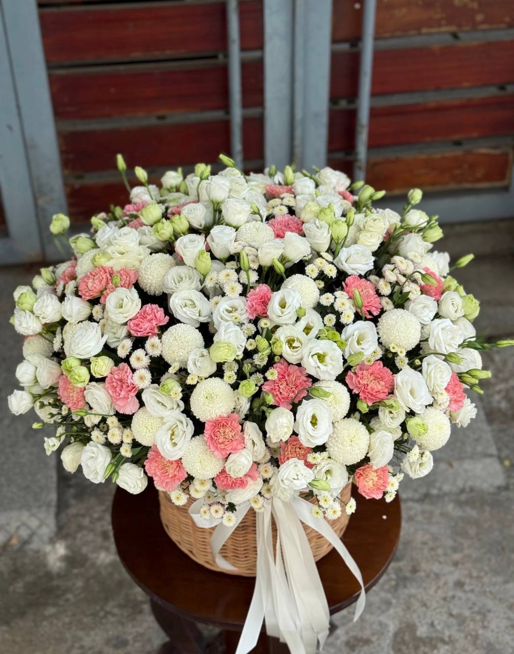 White Dance in a Basket (009)