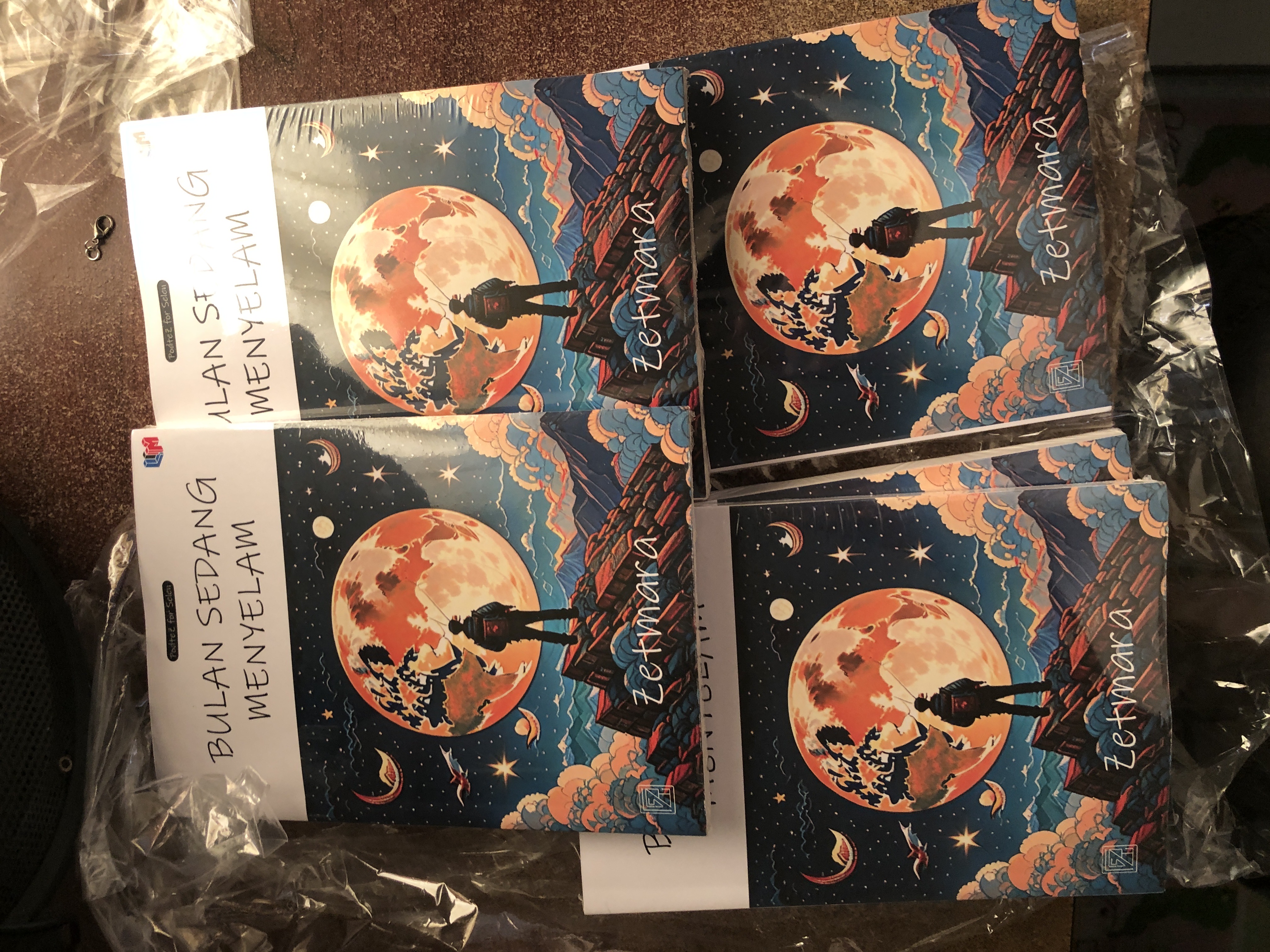 Buku Bulan Sedang Menyelam by Zetmara PodteZ for Selen