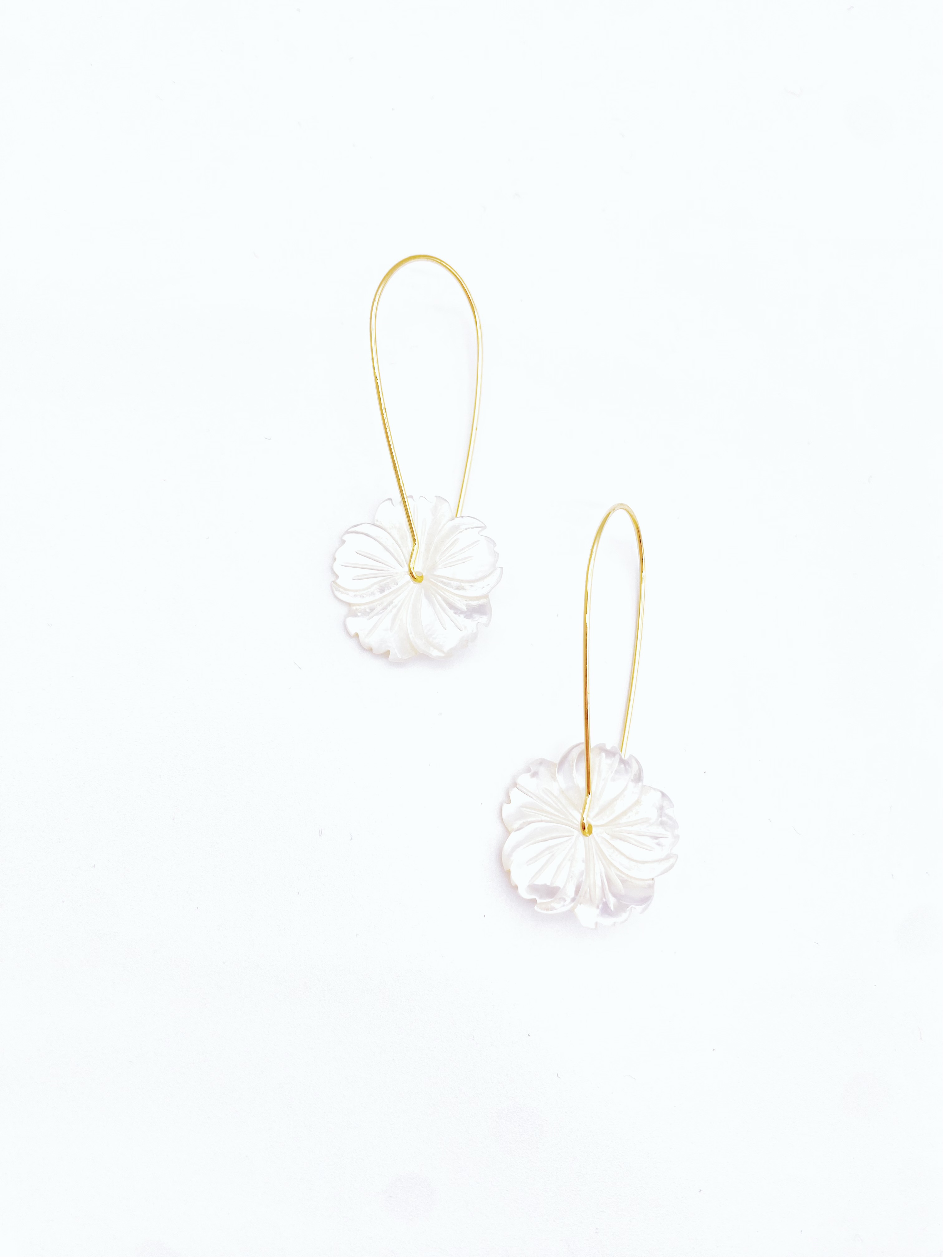 Boucles d'oreilles fleuries nacrée