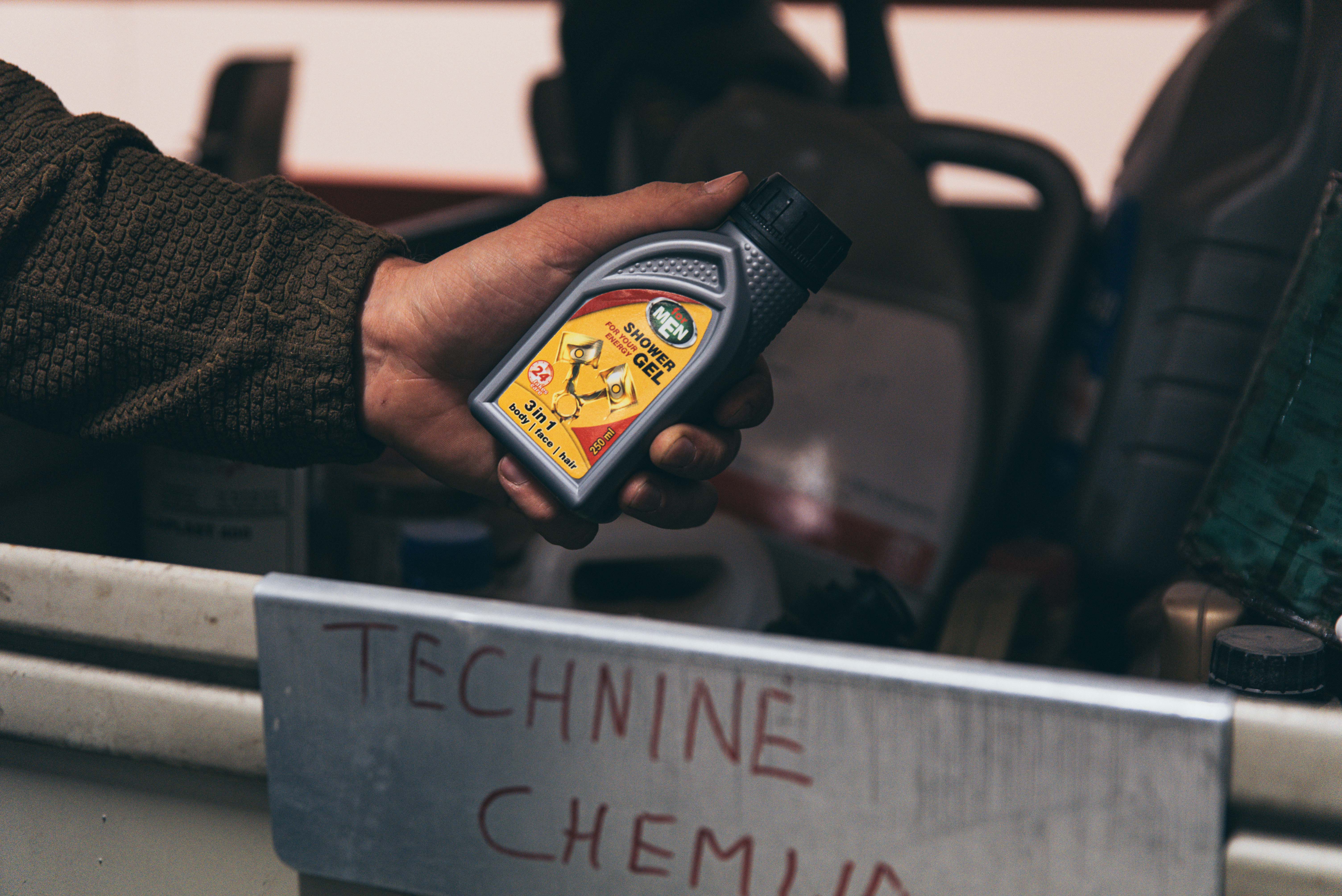 Men's Shower Gel In 250ml Oil Canister