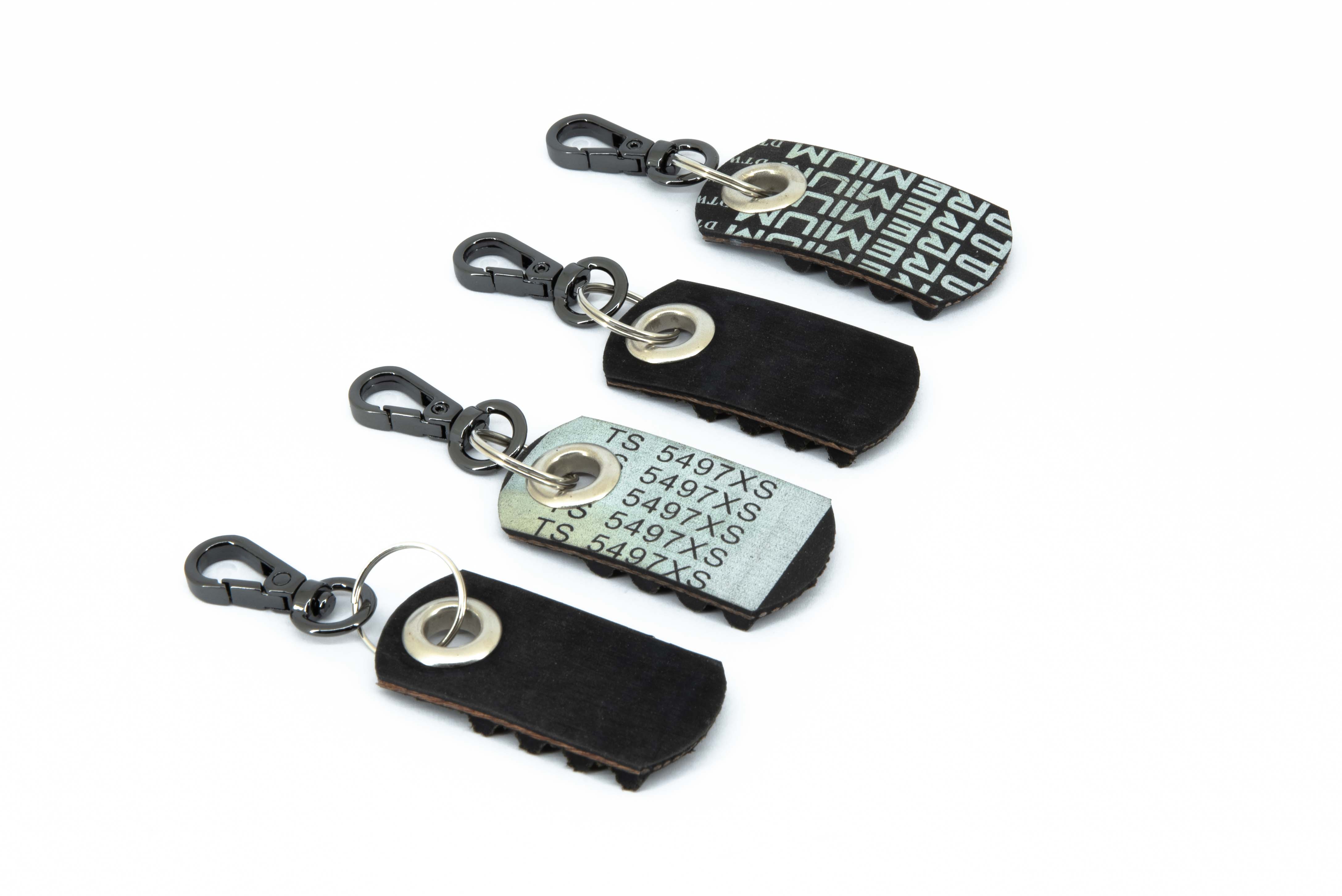 Eyelet Keychain and Shower Gel Gift Set