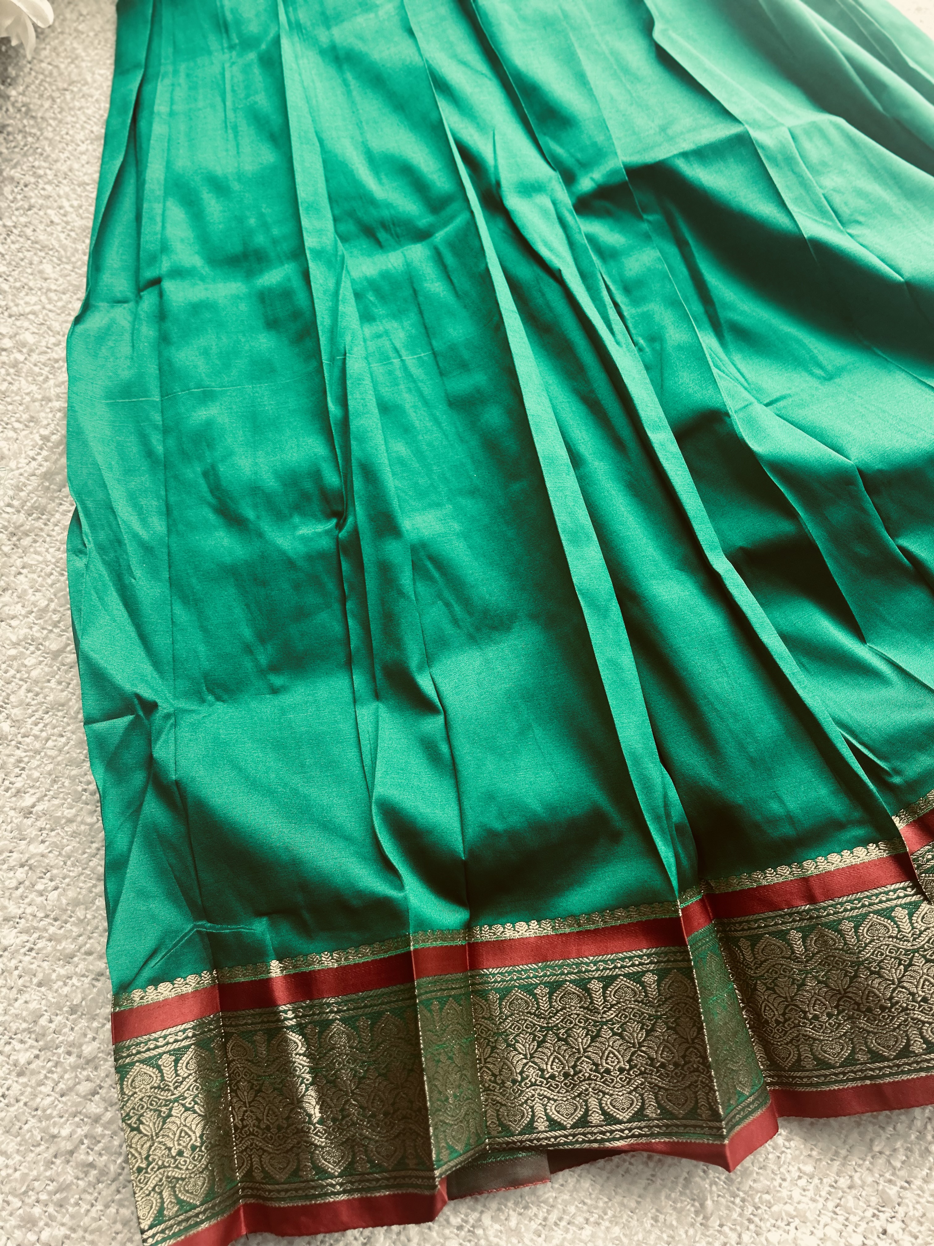 Premium Pattupavadai