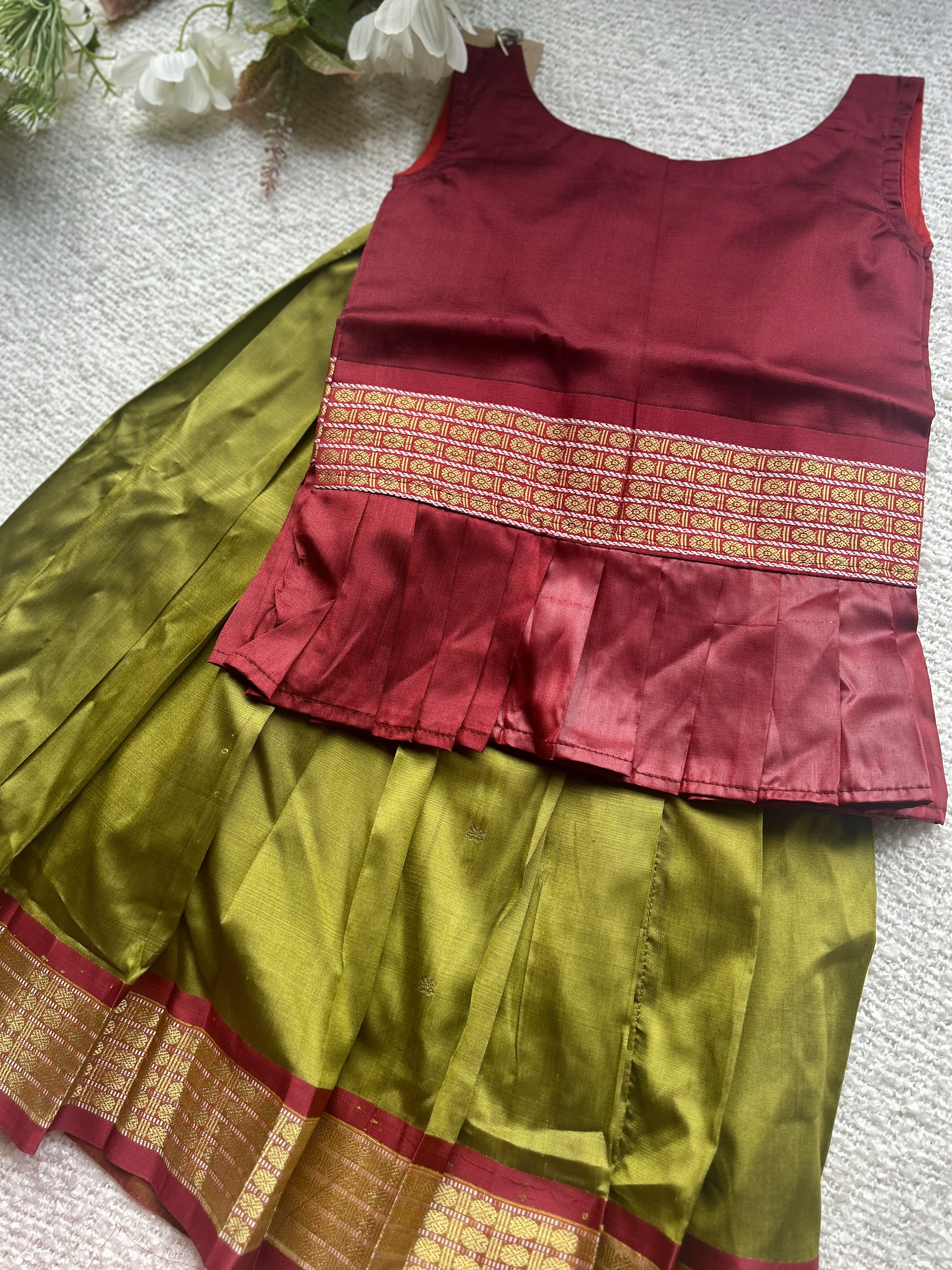 Traditional Premium Pattupavadai