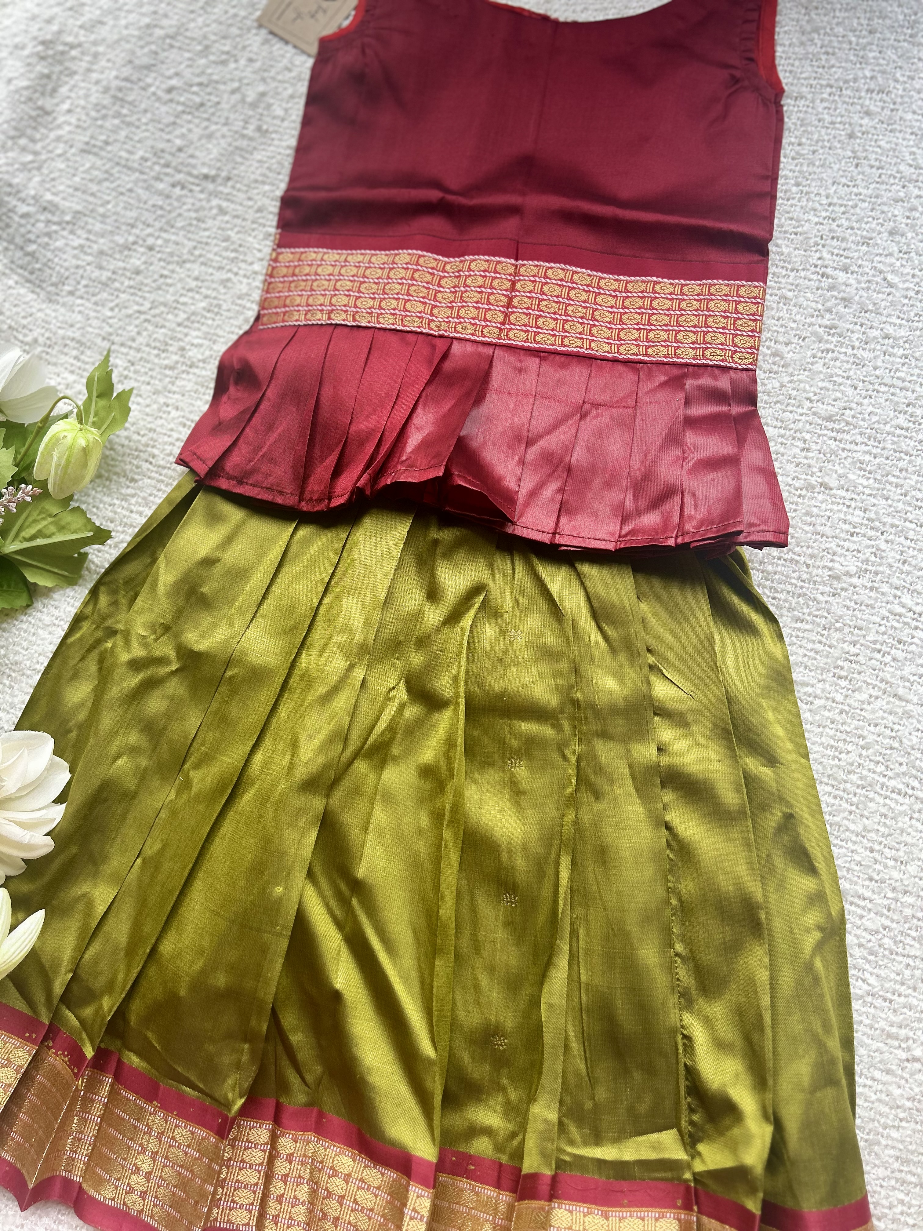 Traditional Premium Pattupavadai