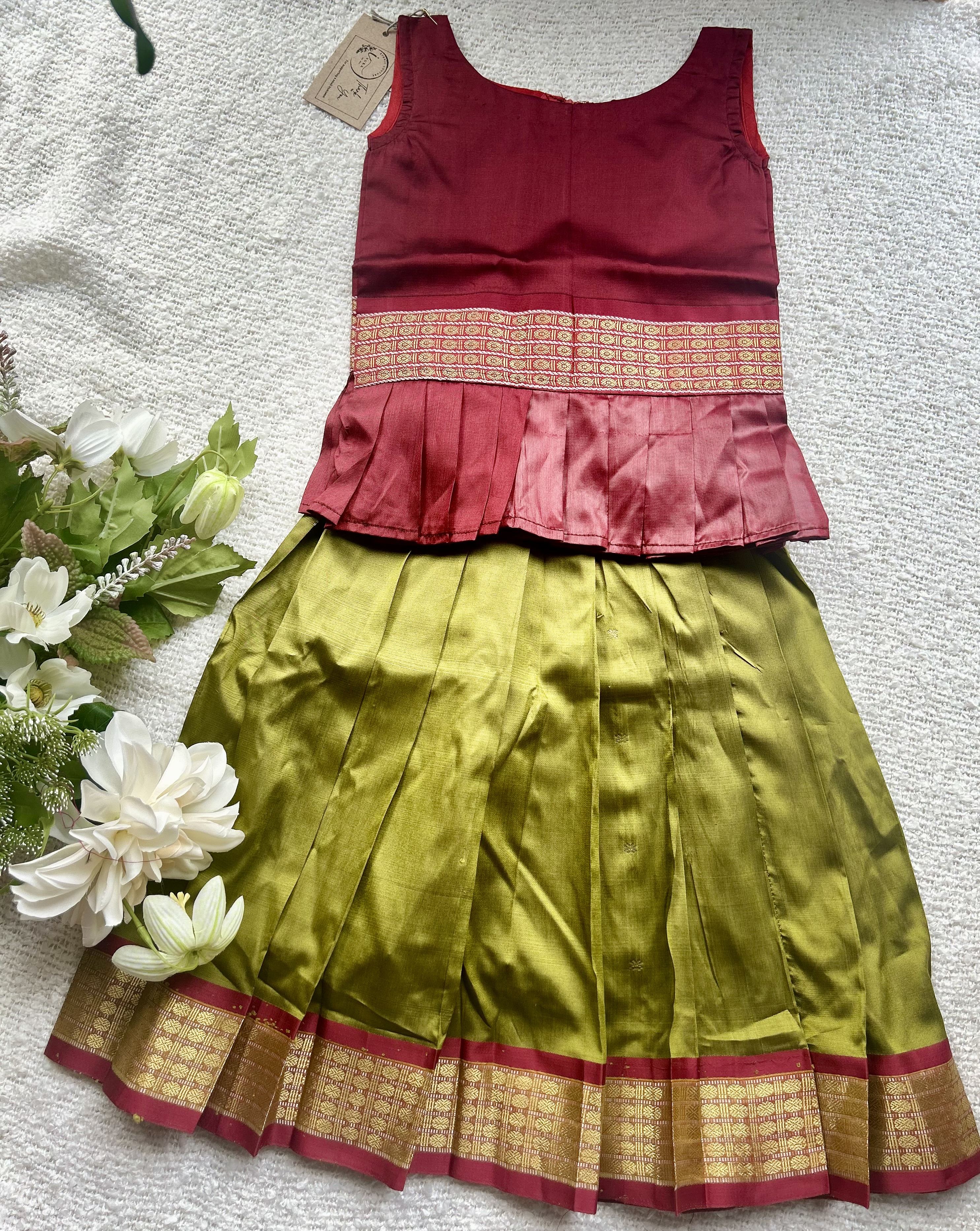 Traditional Premium Pattupavadai