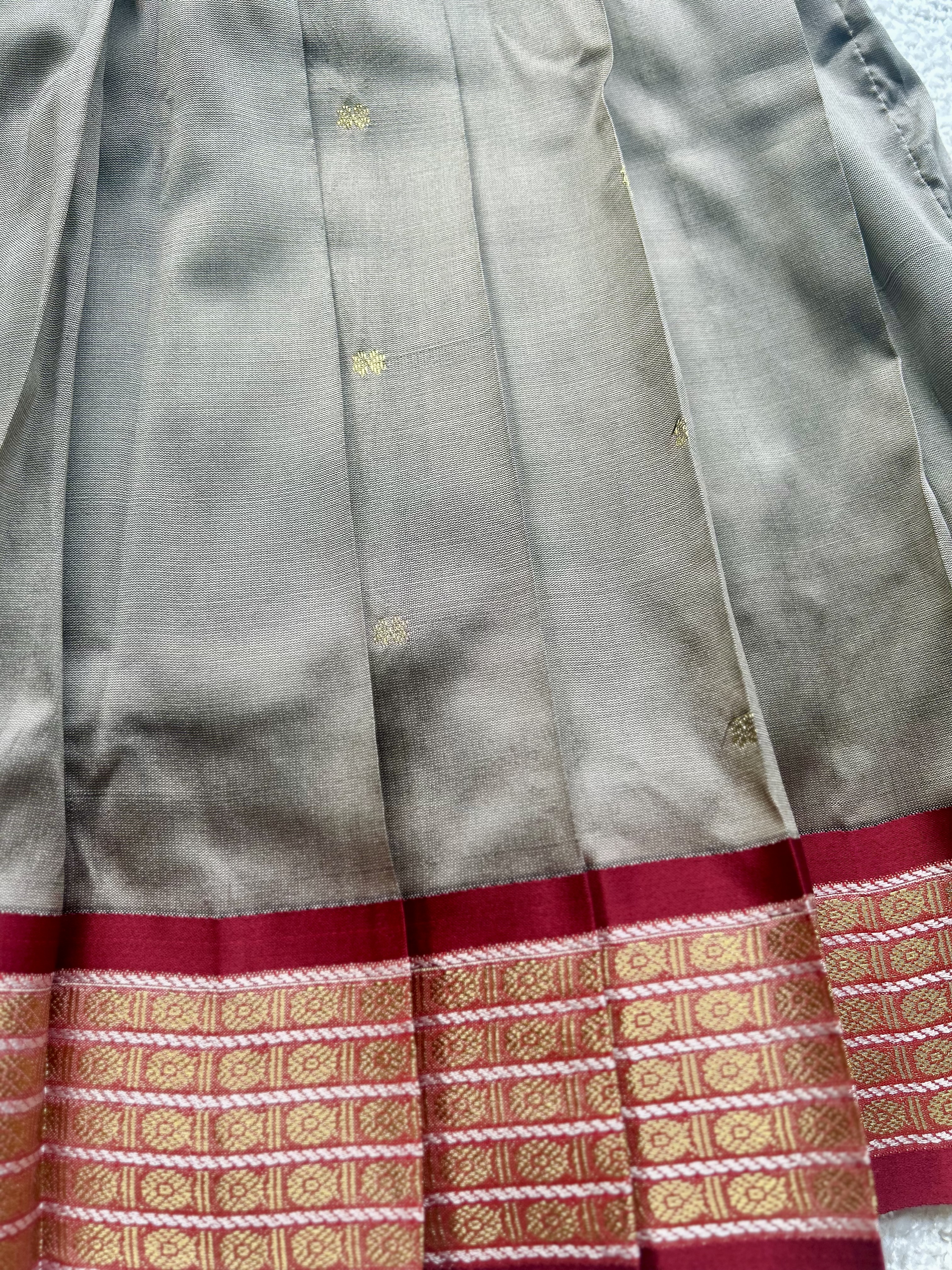 Premium Pattupavadai