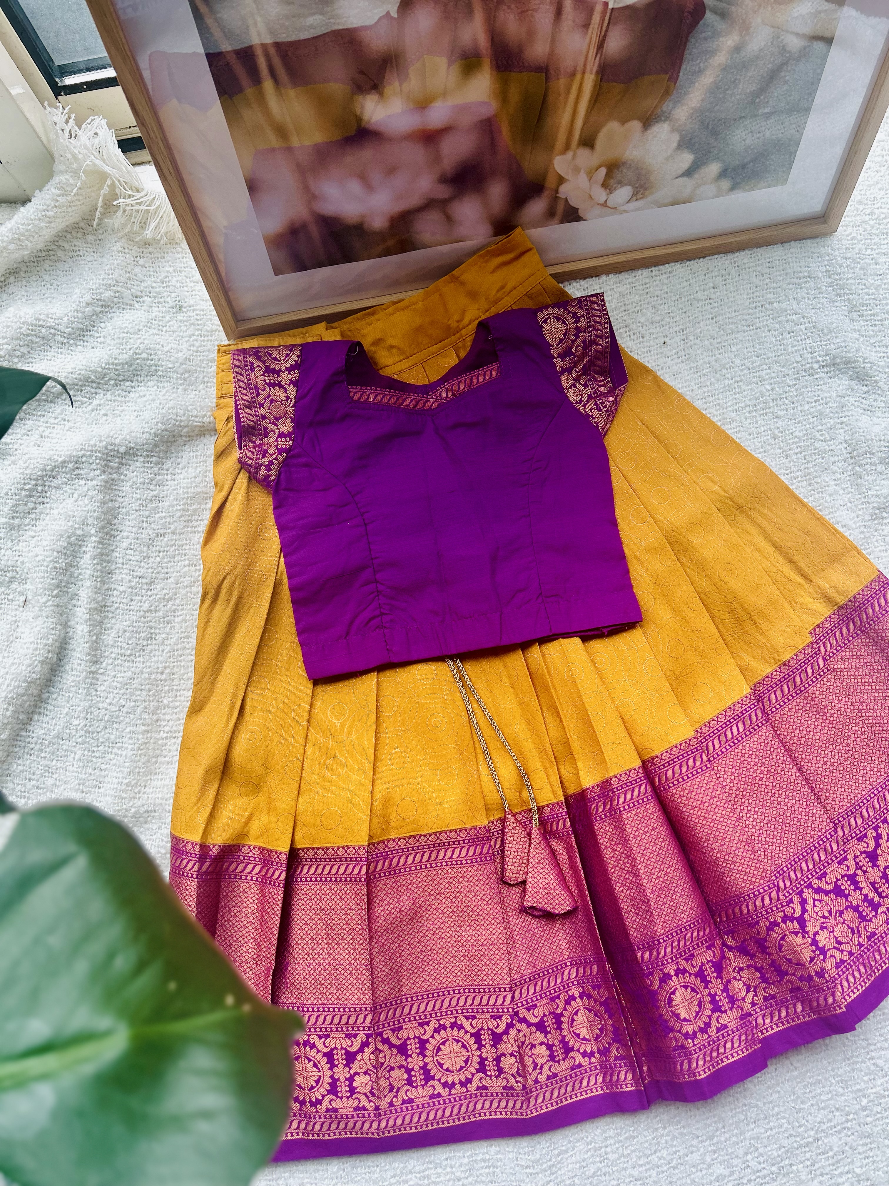 Premium Pattupavadai