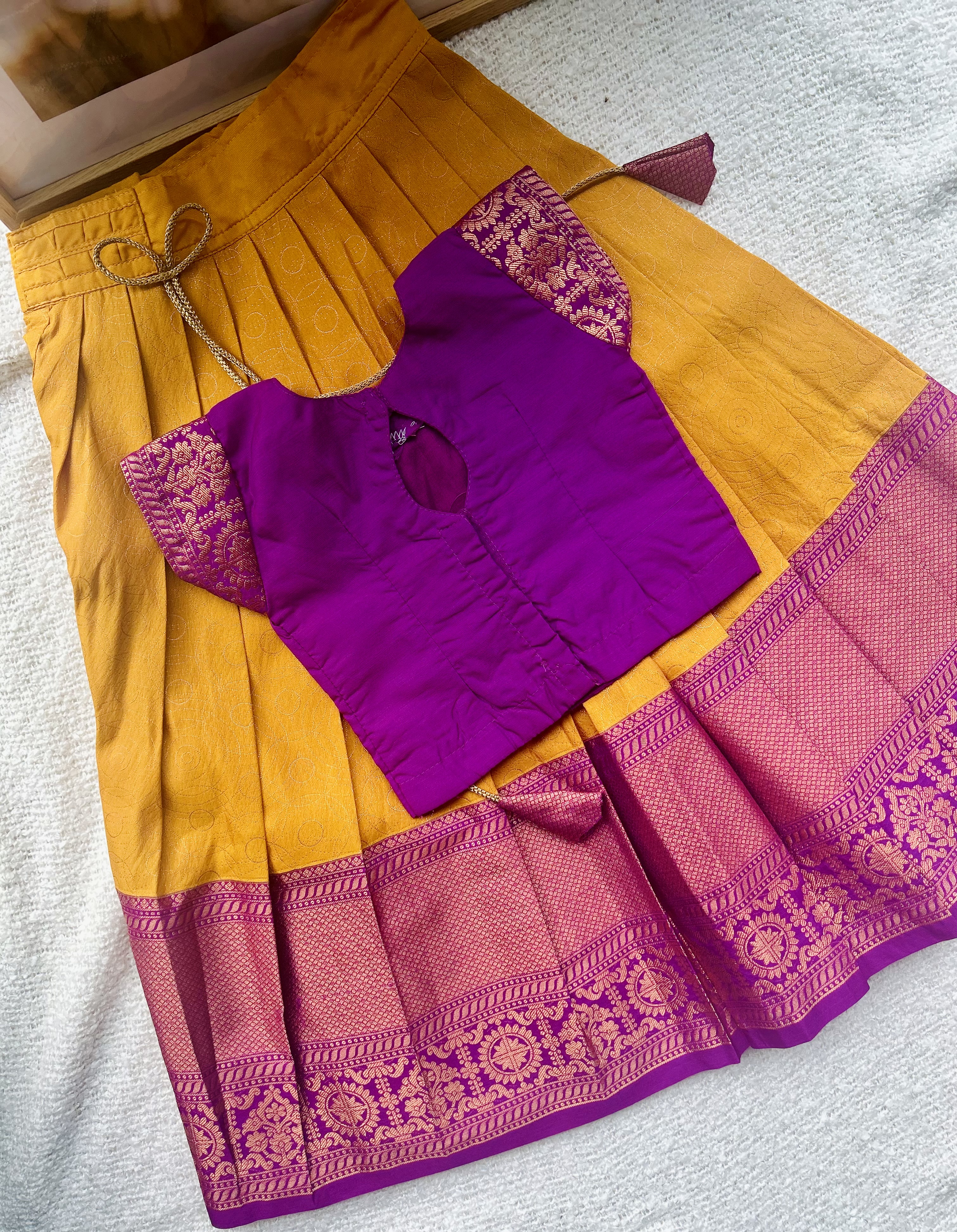 Premium Pattupavadai