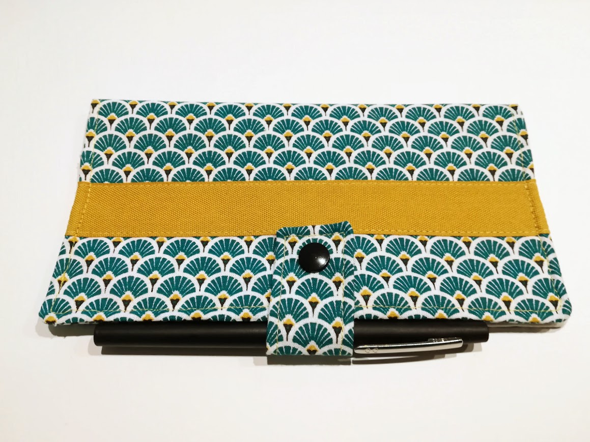 Porte chéquier / porte cartes tissu coton éventails vert émeraude et ocre, cadeau pour elle