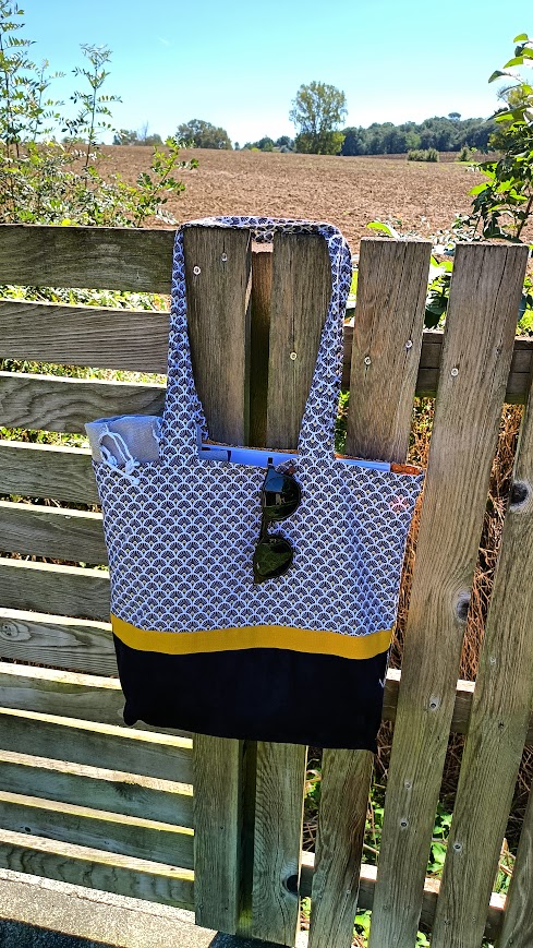 Sac tissu, Tote bag, sac de plage, fourre tout, cabas, tissu coton palmiers et suédine noire.