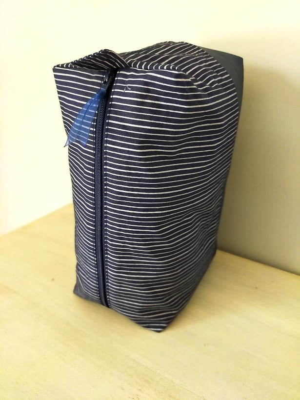 Très grande trousse de toilette pour homme ou femme, tissu rayé marine et simili cuir bleu marine, cadeau pour lui comme pour elle