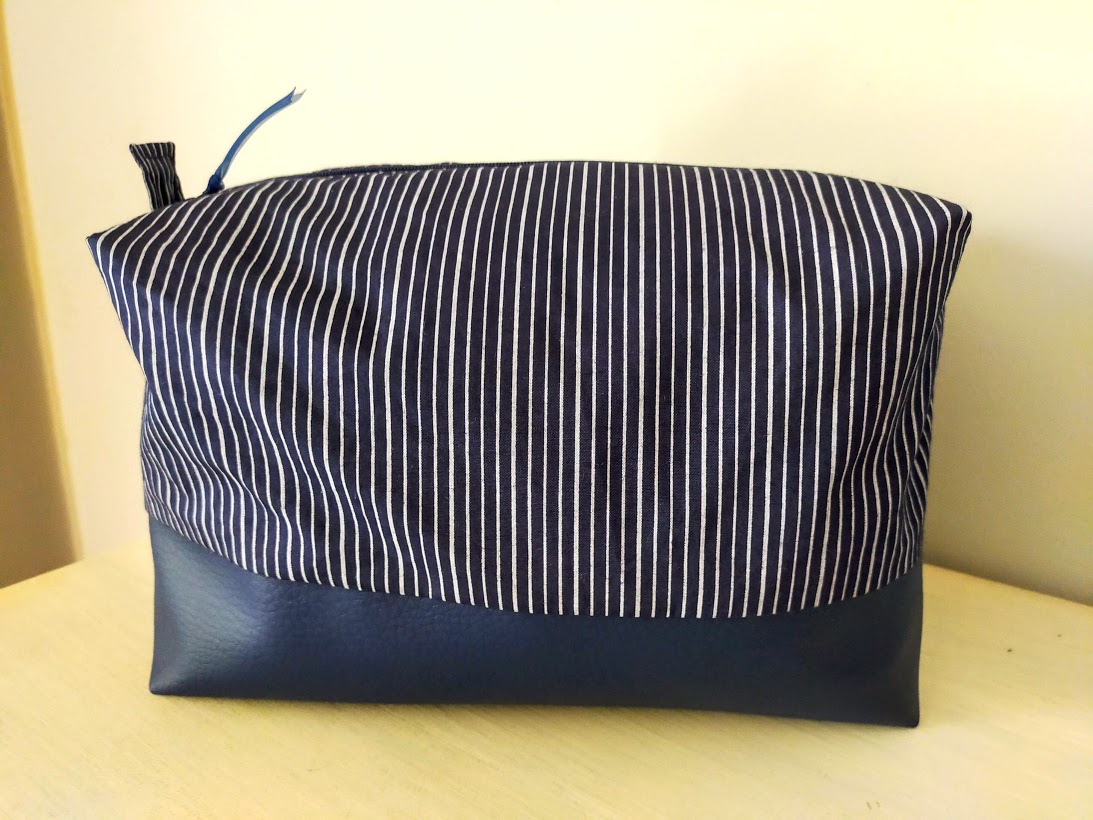 Très grande trousse de toilette pour homme ou femme, tissu rayé marine et simili cuir bleu marine, cadeau pour lui comme pour elle