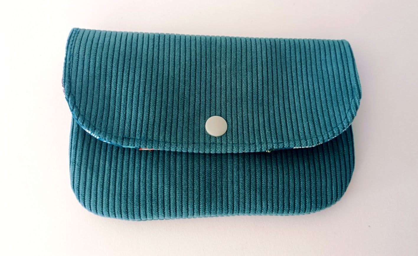 Porte monnaie à rabat, portefeuille, tissu coton feuille gingko biloba  , velours côtelé vert canard , cadeau pour elle.