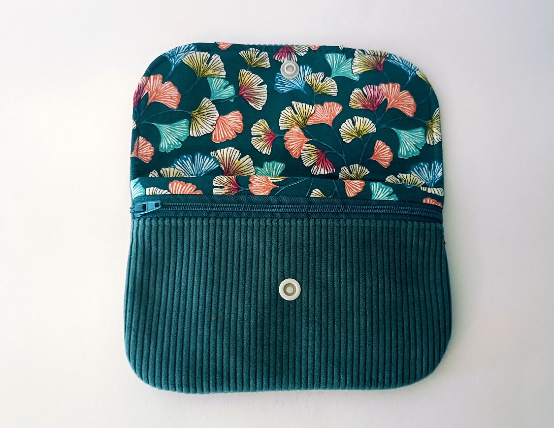 Porte monnaie à rabat, portefeuille, tissu coton feuille gingko biloba  , velours côtelé vert canard , cadeau pour elle.