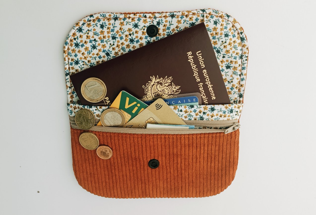 Porte monnaie à rabat, portefeuille, tissu coton, velours côtelé rouille terracotta, cadeau pour elle.