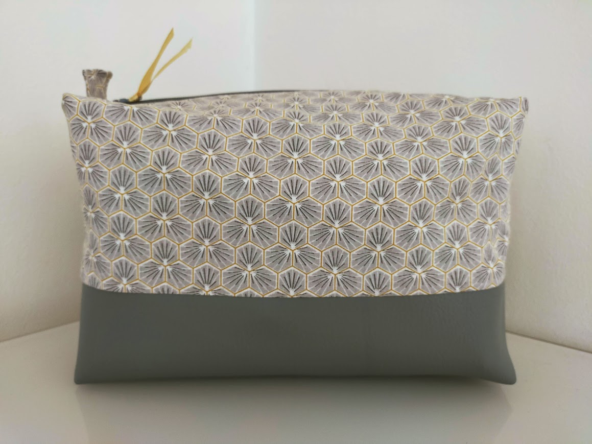 Très grande trousse de toilette tissu coton et simili cuir gris, cadeau pour homme ou femme