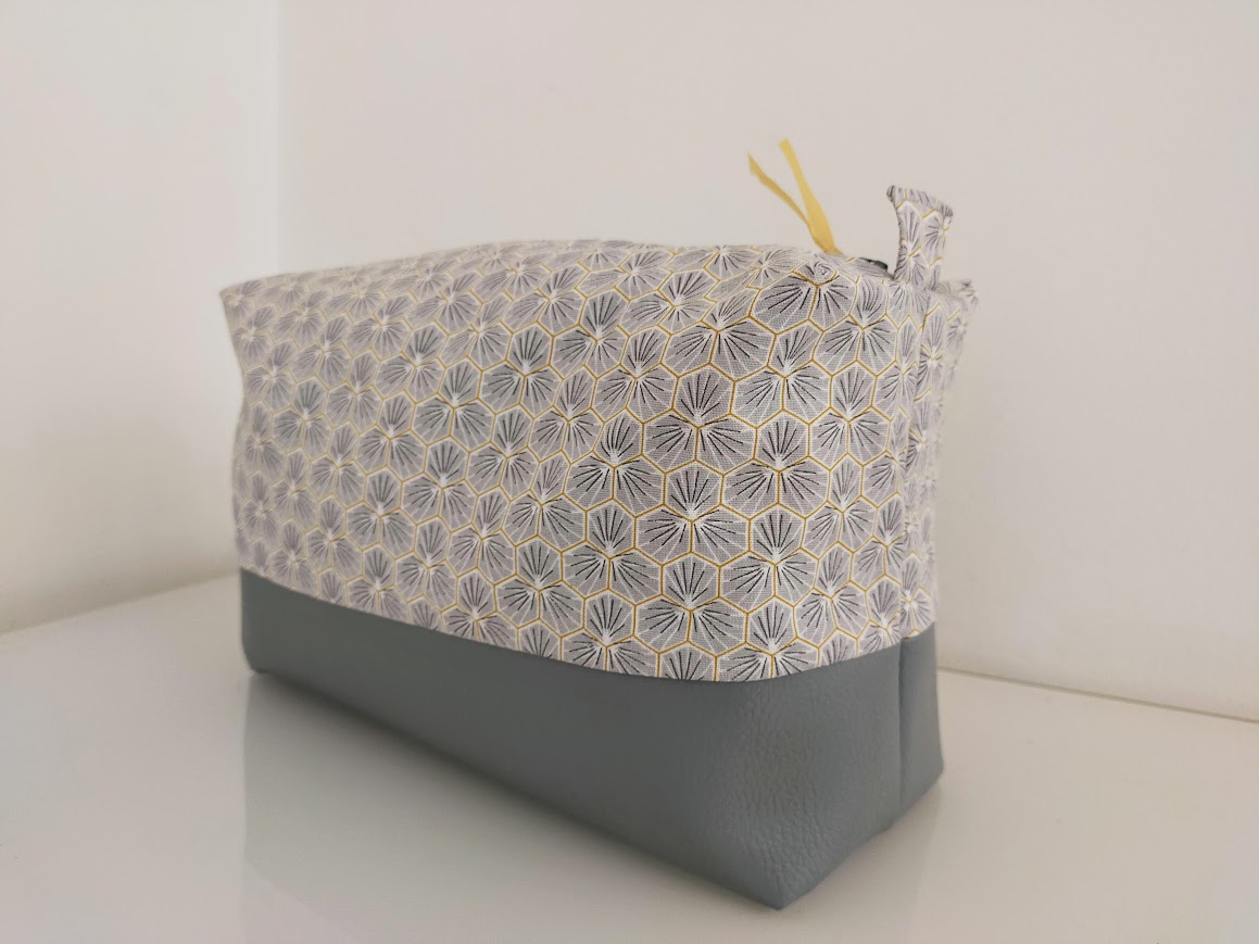 Très grande trousse de toilette tissu coton et simili cuir gris, cadeau pour homme ou femme