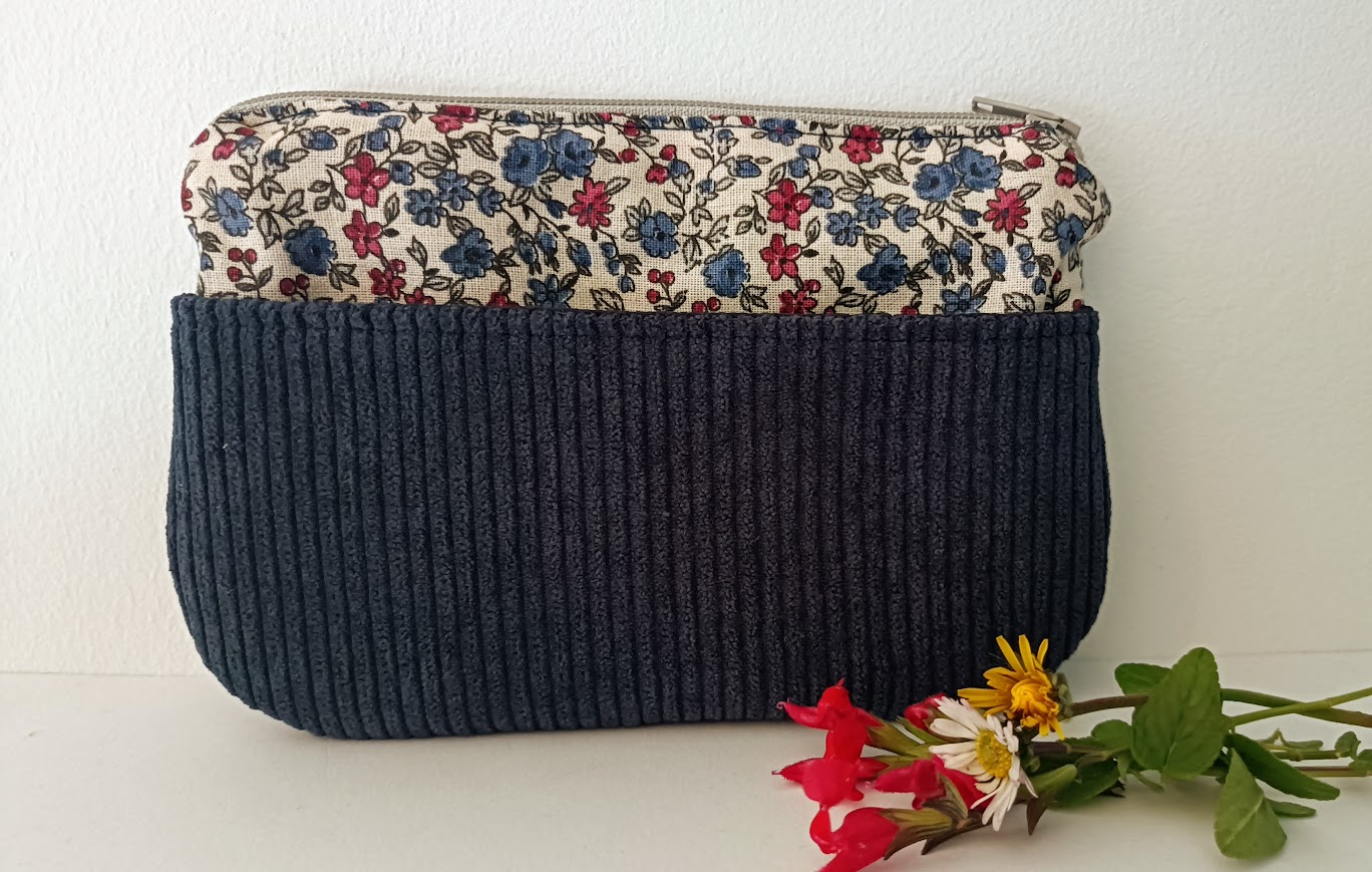 Porte monnaie /  porte cartes femme, grand modèle, tissu coton liberty et velours côtelé bleu, cadeau pour femme