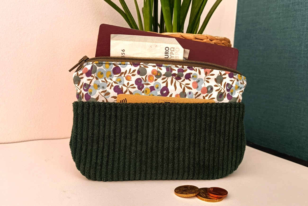 Porte monnaie /  porte cartes femme, cadeau pour elle, tissu fleuri et velours côtelé vert sapin, cadeau pour elle