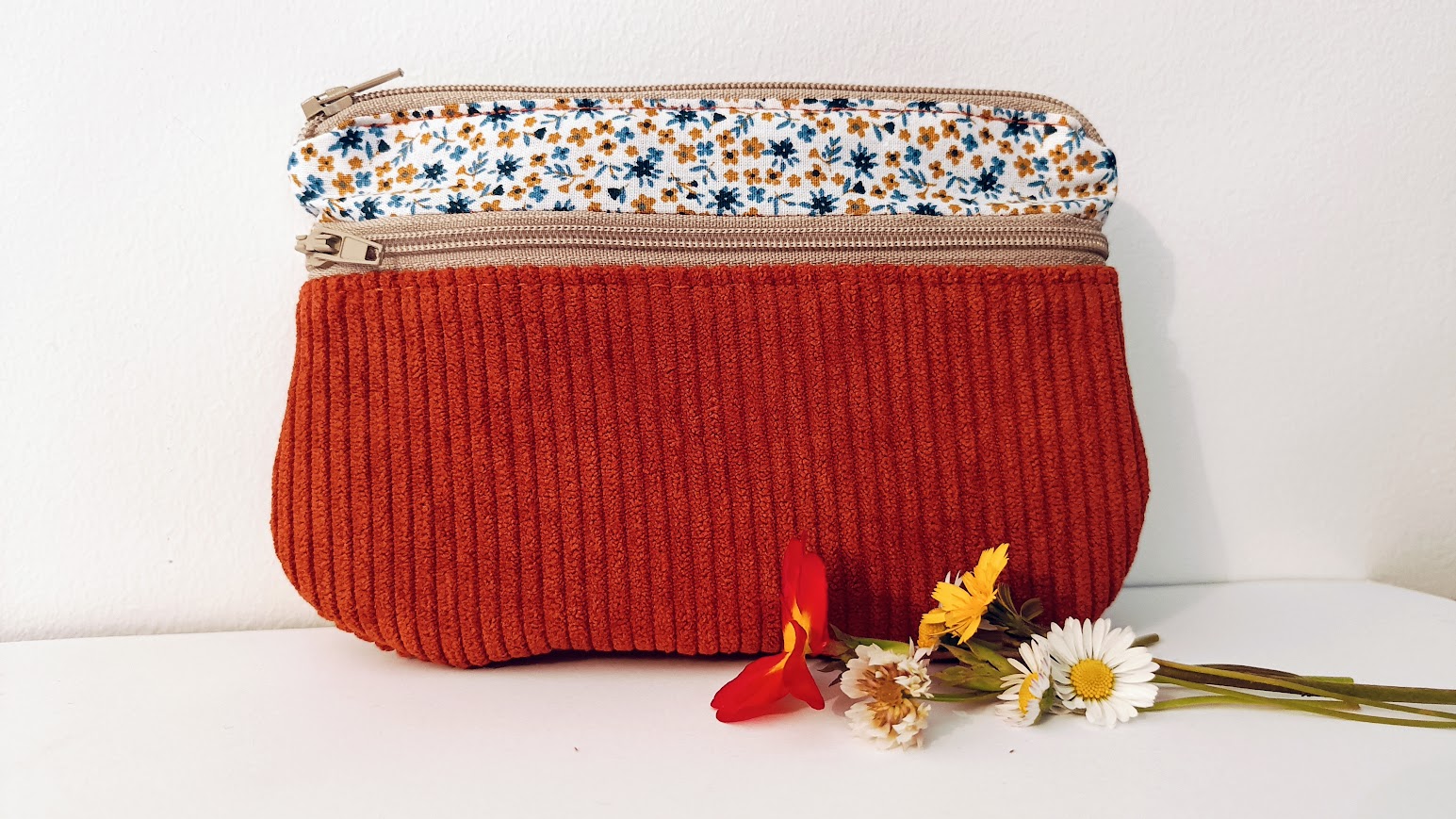 Porte monnaie / porte cartes EMMANUELLE, tissu petites fleurs et velours côtelé, cadeau pour femme