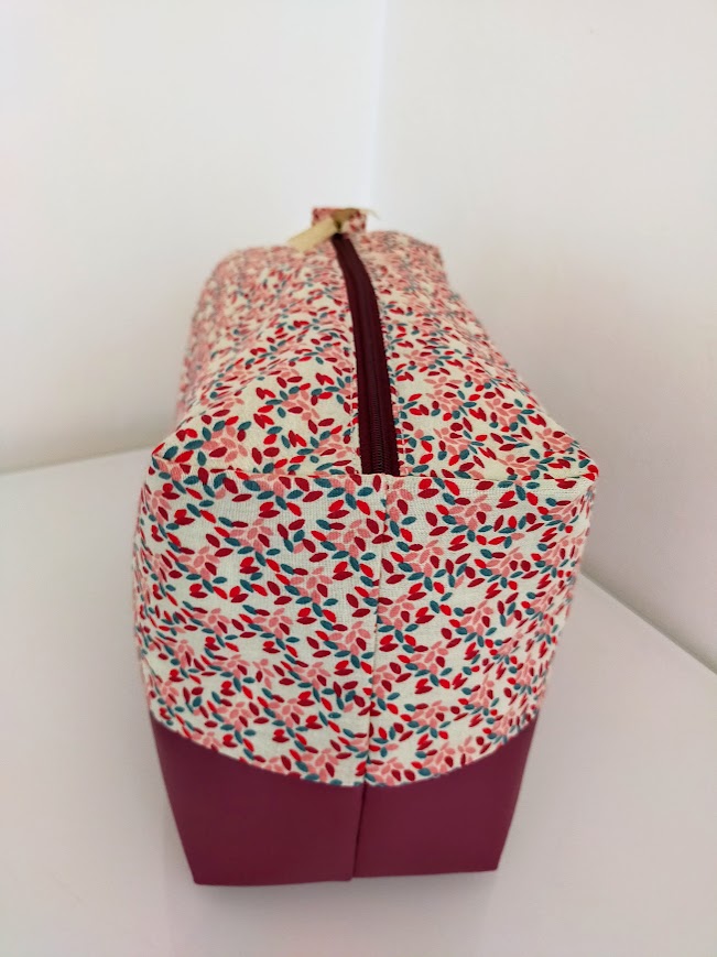 Très grande trousse de toilette  myrtille, tissu coton et simili cuir, cadeau pour elle