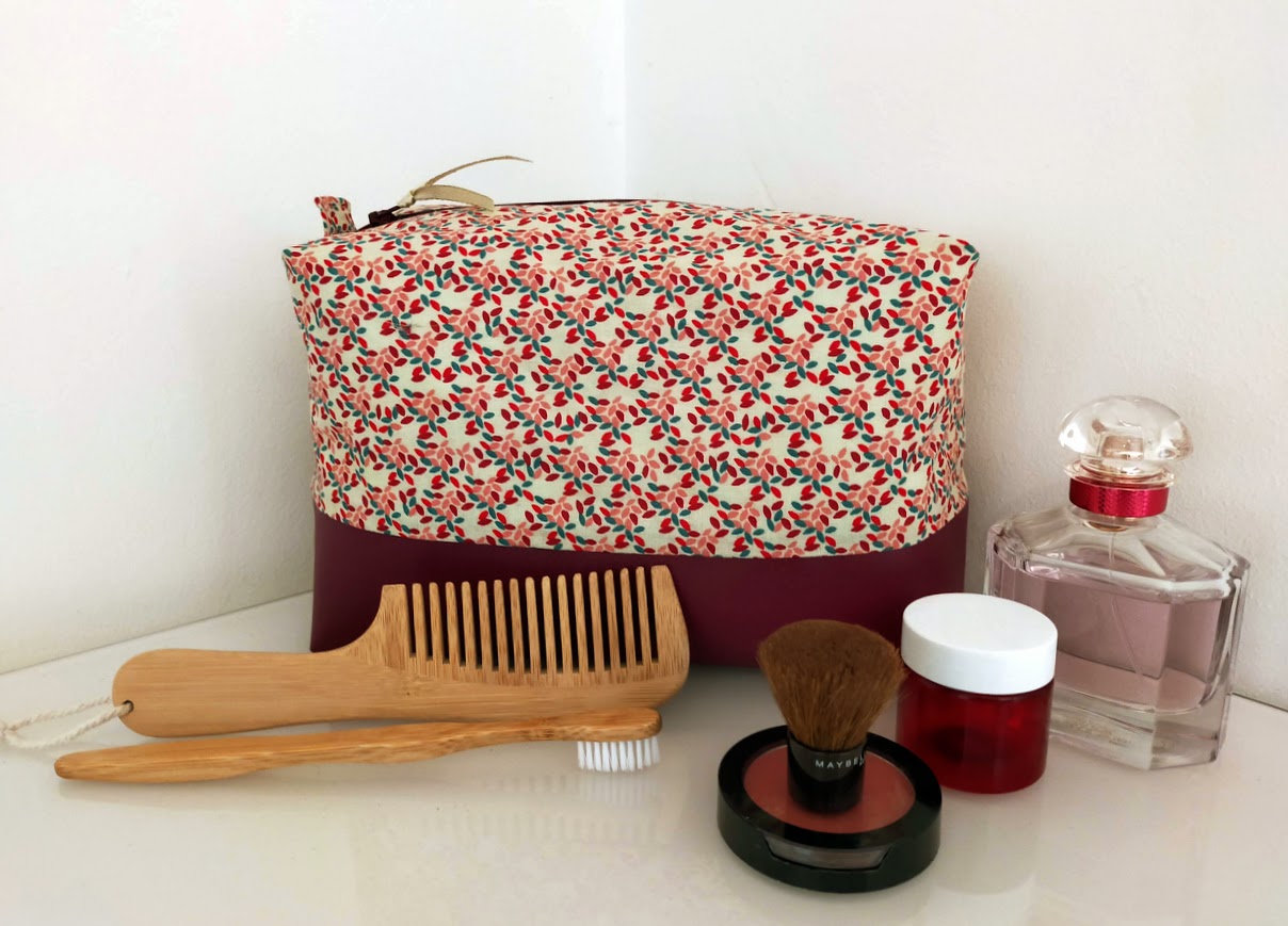 Très grande trousse de toilette myrtille, tissu coton et simili cuir, cadeau pour elle