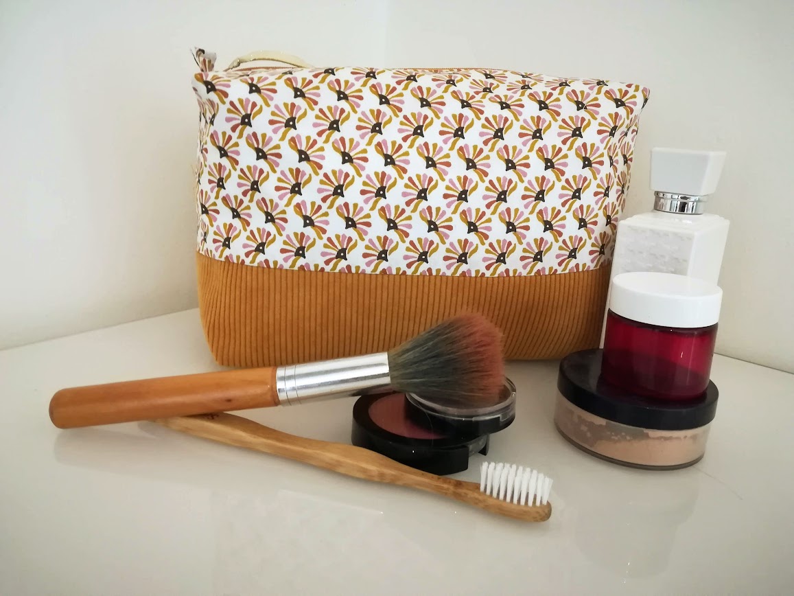 Très grande trousse de toilette, tissu coton et velours côtelé moutarde, cadeau pour elle ou lui