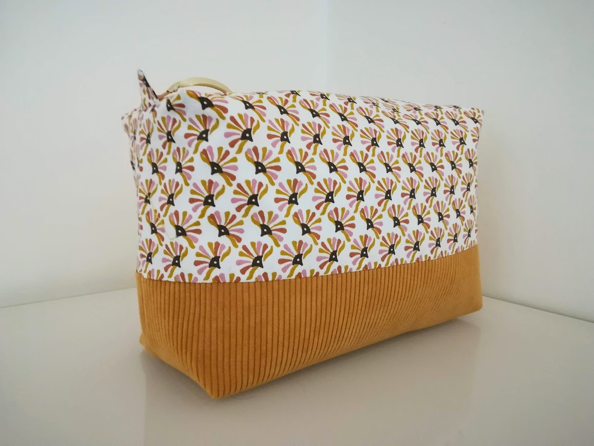 Très grande trousse de toilette, tissu coton et velours côtelé moutarde, cadeau pour elle ou lui
