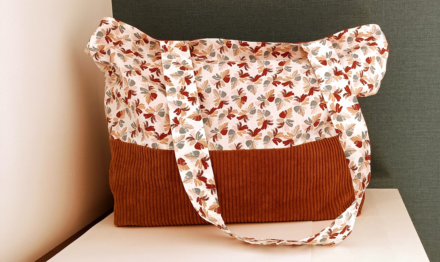 Sac tissu, Tote bag, sac de plage, fourre tout, cabas, tissu coton feuilles et velours côtelé marron caramel