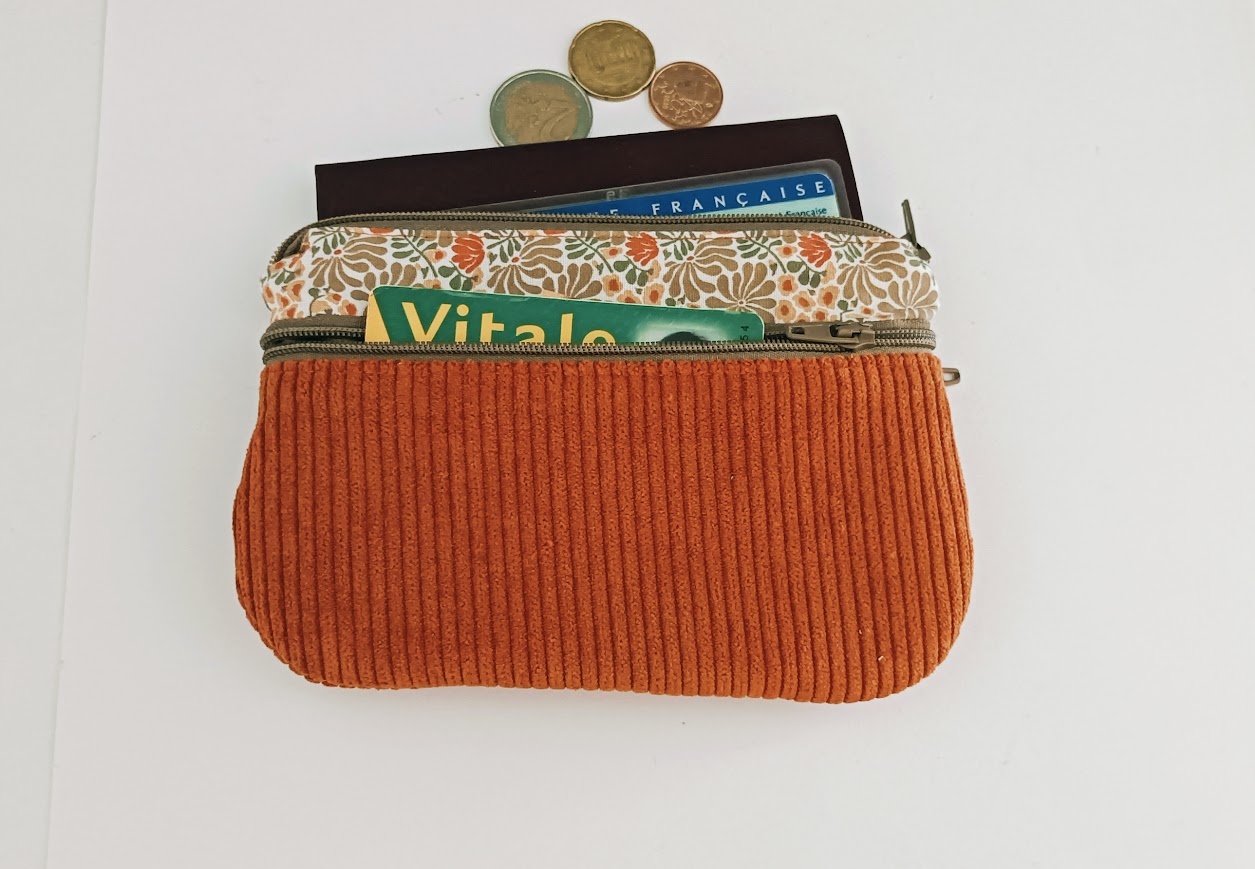 Porte monnaie /  porte cartes, trois poches zippées, tissu coton et velours côtelé rouille terracotta, cadeau pour femme