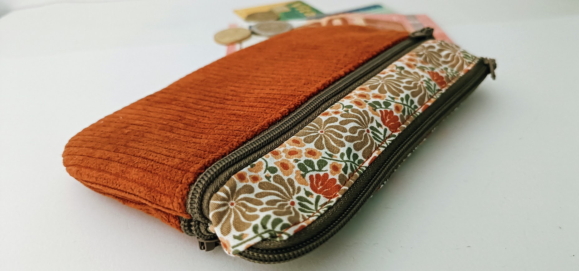 Porte monnaie /  porte cartes, trois poches zippées, tissu coton et velours côtelé rouille terracotta, cadeau pour femme