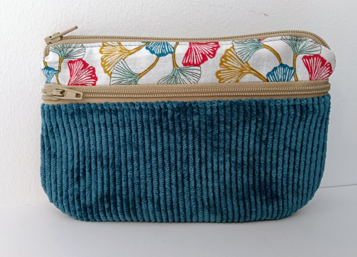 Porte monnaie / porte cartes tissu, 3 poches zippées, coton feuilles de ginkgo biloba et velours côtelé bleu pétrole, cadeau pour elle