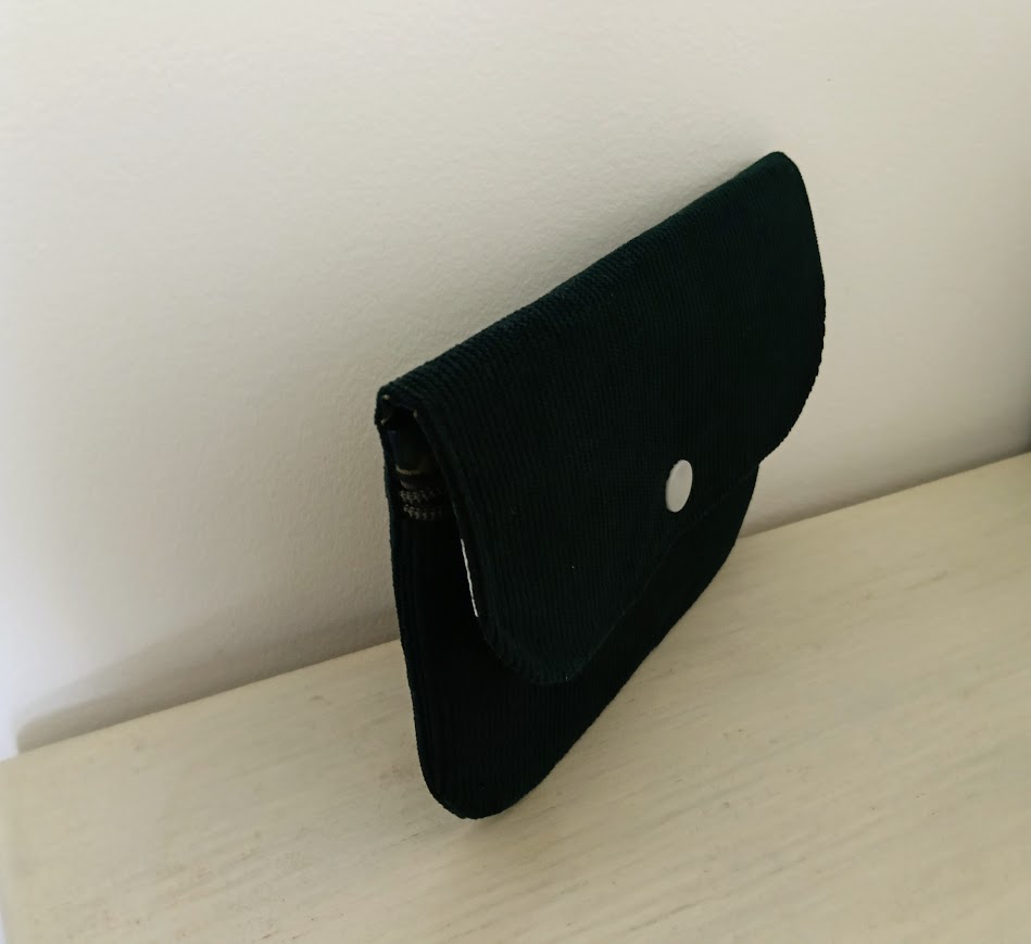 Pochette en velours côtelé