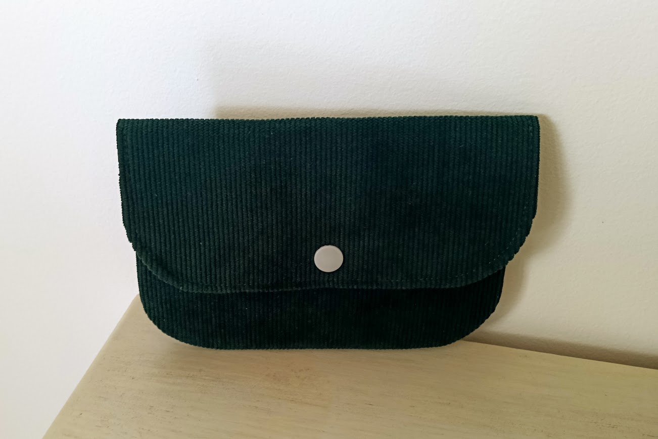 Pochette en velours côtelé