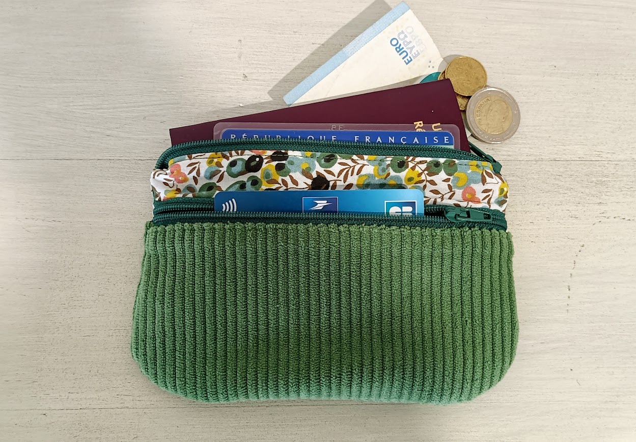 Porte monnaie /  porte cartes femme, cadeau pour elle, tissu fleuri et velours côtelé vert tilleul, cadeau pour elle, pour maman