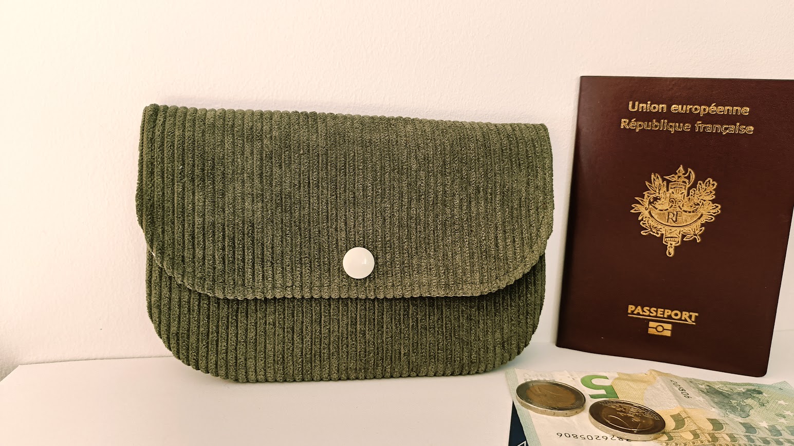 Porte monnaie à rabat, portefeuille, tissu coton, velours côtelé vert kaki, cadeau pour elle, cadeau de noël.